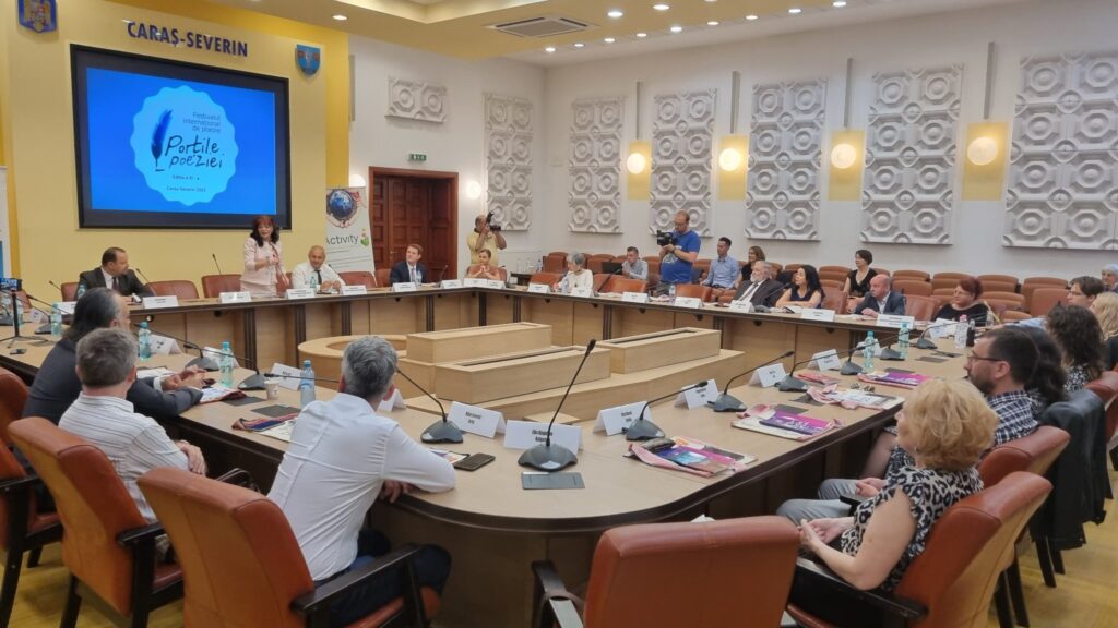 Poeţi din peste 10 ţări, au participat astăzi la ceremonia de deschidere a celei de-a X-a ediţii a Festivalului Internațional de Poezie "Porțile poeziei"