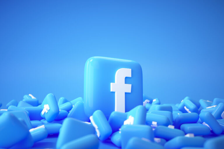 prezența pe Facebook a unui candidat politic